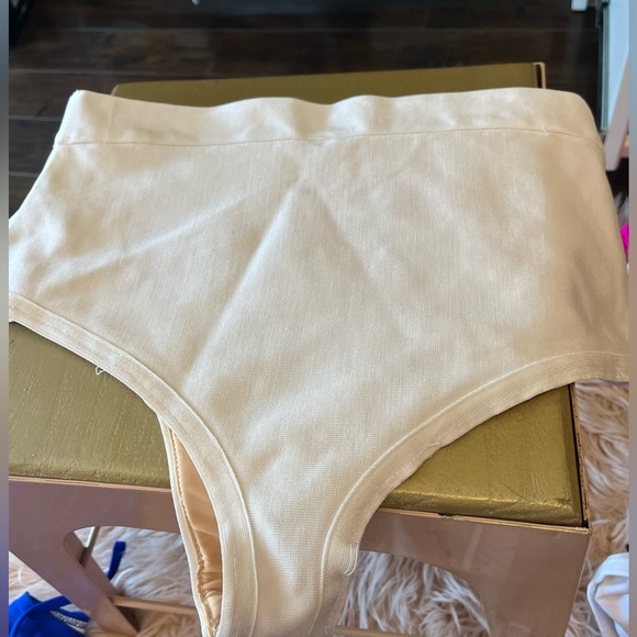 Two piece Bikini - Picture 5 of 7